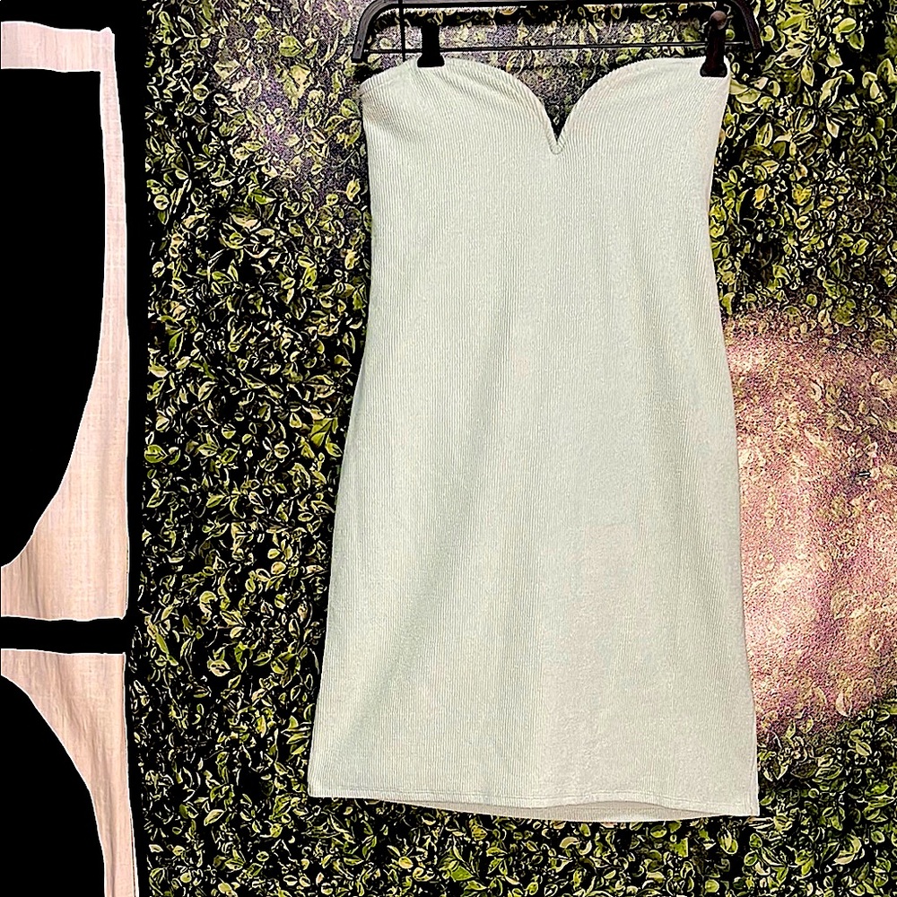 Elegant Light Mint Green Ribbed Strapless Dress